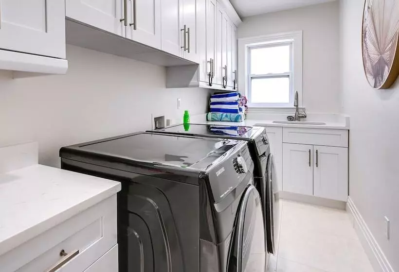 Updated Naples Retreat W/ Private Pool & Patio!