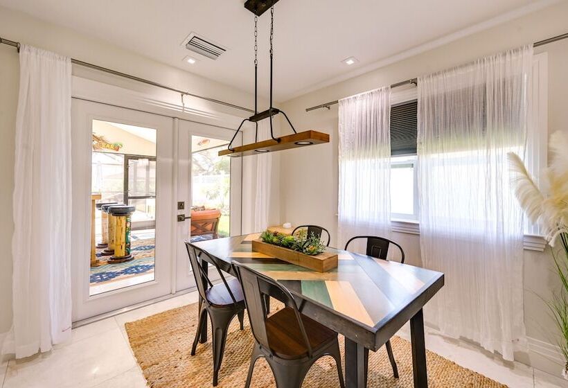 Updated Naples Retreat W/ Private Pool & Patio!