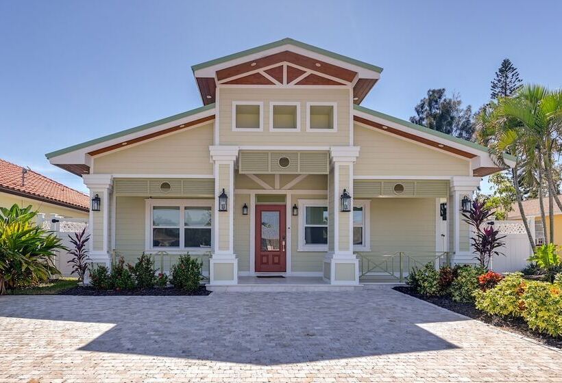 Updated Naples Retreat W/ Private Pool & Patio!