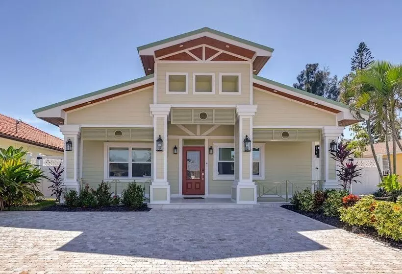 Updated Naples Retreat W/ Private Pool & Patio!