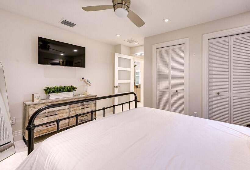 Updated Naples Retreat W/ Private Pool & Patio!