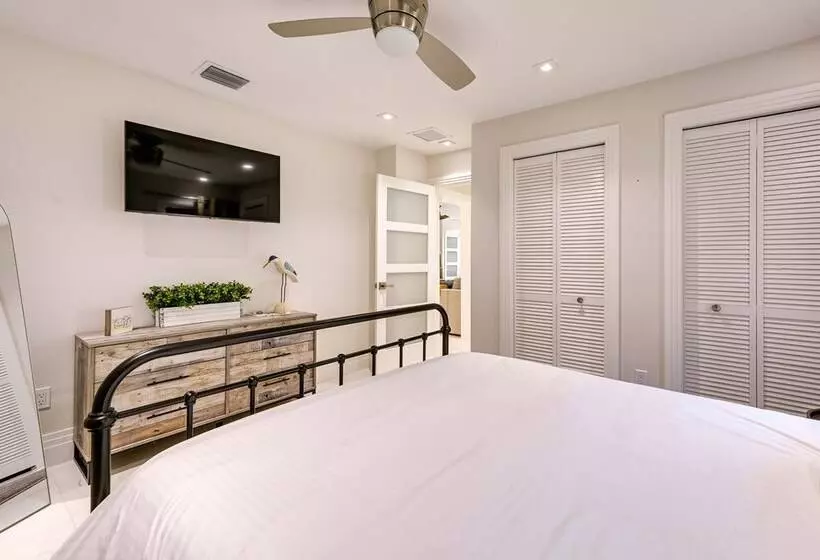 Updated Naples Retreat W/ Private Pool & Patio!