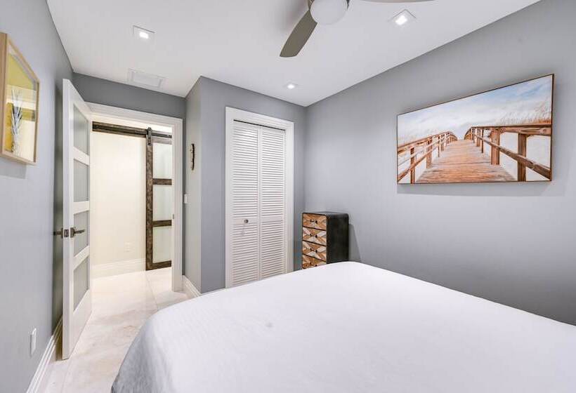 Updated Naples Retreat W/ Private Pool & Patio!