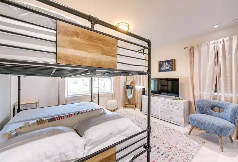 Updated Naples Retreat W/ Private Pool & Patio!