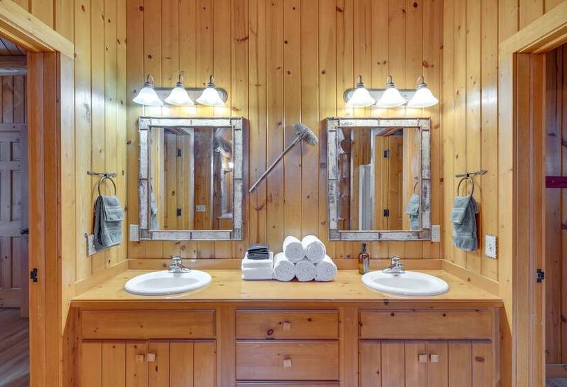 Waterfront Sugar River Cabin W/ Dock & Game Room!