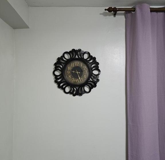 Bed and Breakfast Tranquil Cool Studio Condo Mactan Cebu