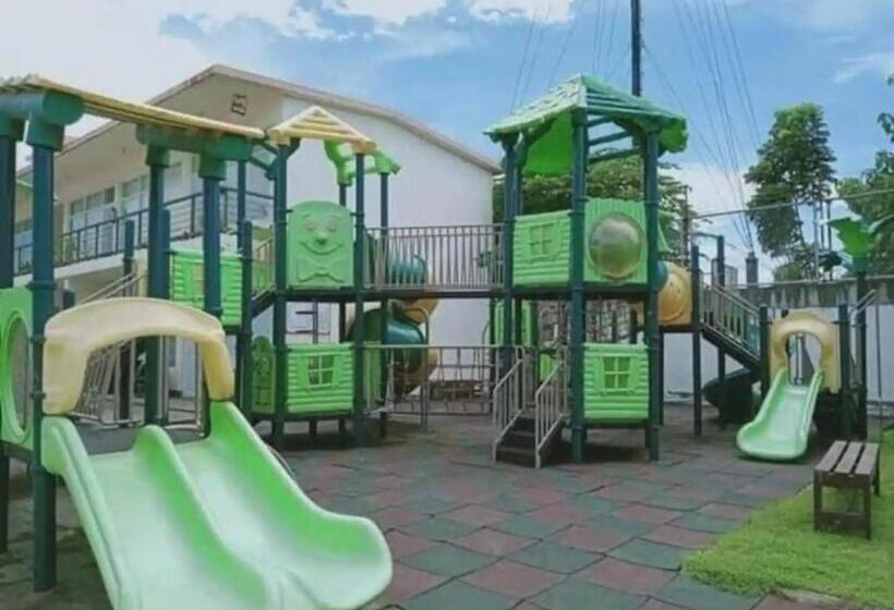 Bed and Breakfast Tranquil Cool Studio Condo Mactan Cebu