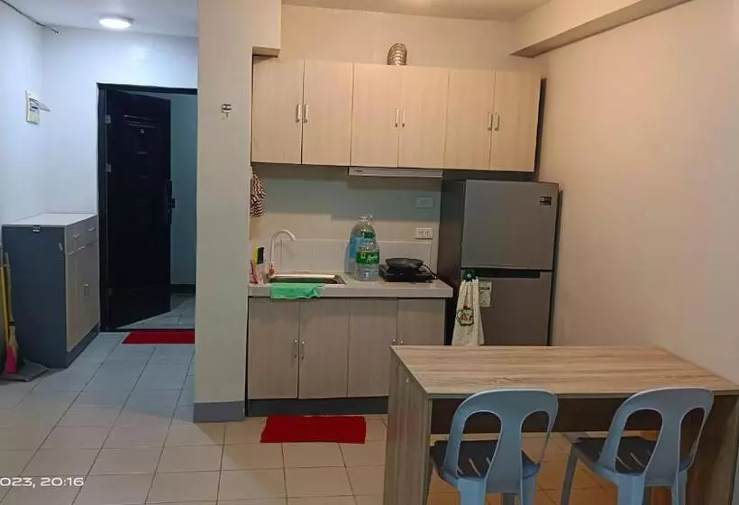 Bed and Breakfast Tranquil Cool Studio Condo Mactan Cebu