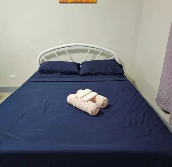 Bed and Breakfast Tranquil Cool Studio Condo Mactan Cebu