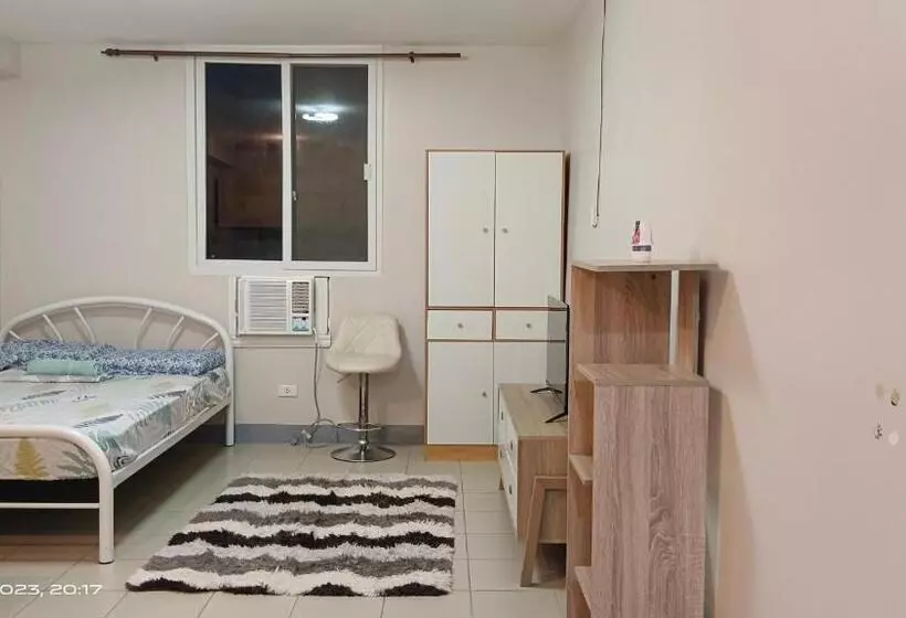 Bed and Breakfast Tranquil Cool Studio Condo Mactan Cebu