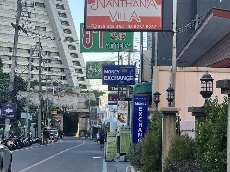 Hotelli Nanthana Villa