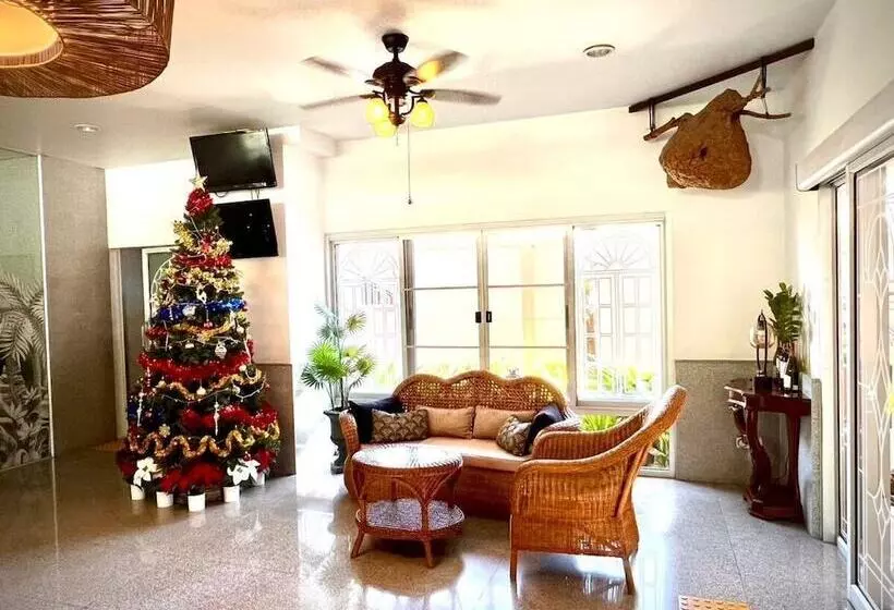 Hotelli Nanthana Villa