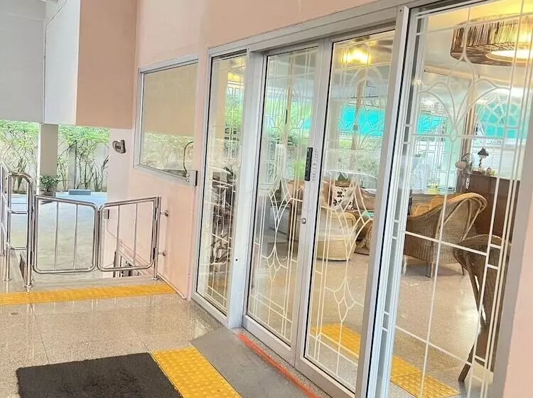 Hotelli Nanthana Villa