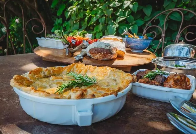 Majatalo Atello Guesthouse