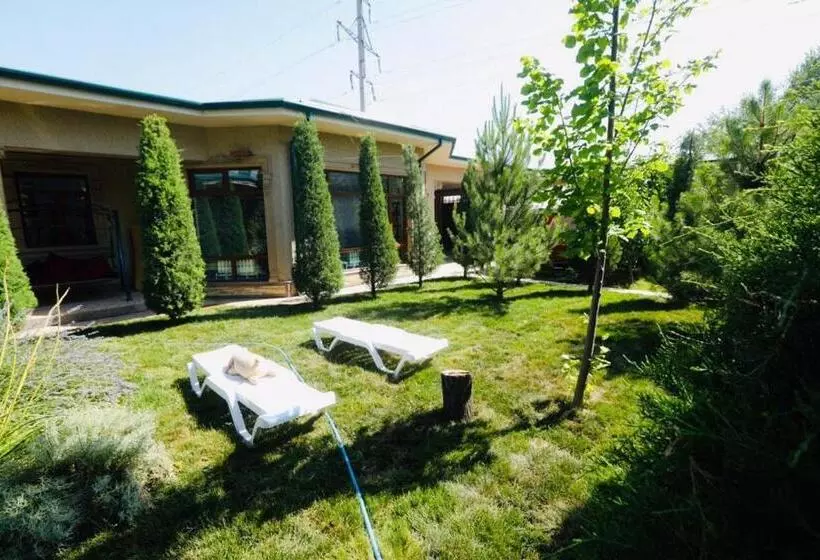 Majatalo Mavie Guest House