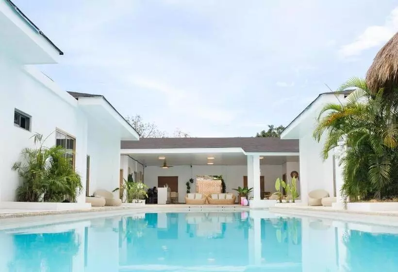 リゾートホテル Seapearl Of Alona