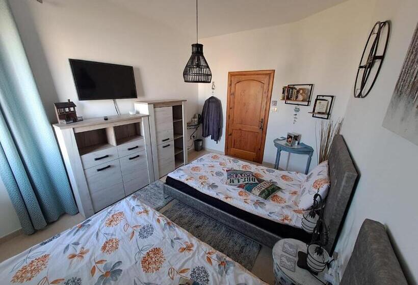 تختخواب و صبحانه Sunshine Court Budget