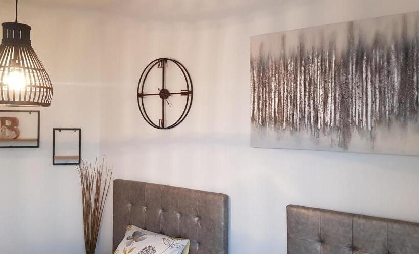 تختخواب و صبحانه Sunshine Court Budget