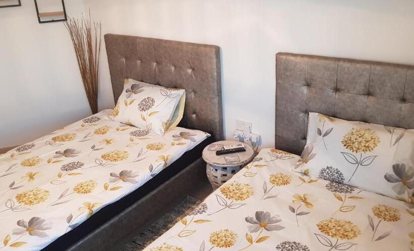 تختخواب و صبحانه Sunshine Court Budget