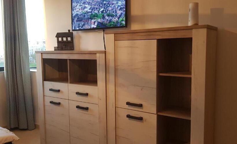 تختخواب و صبحانه Sunshine Court Budget