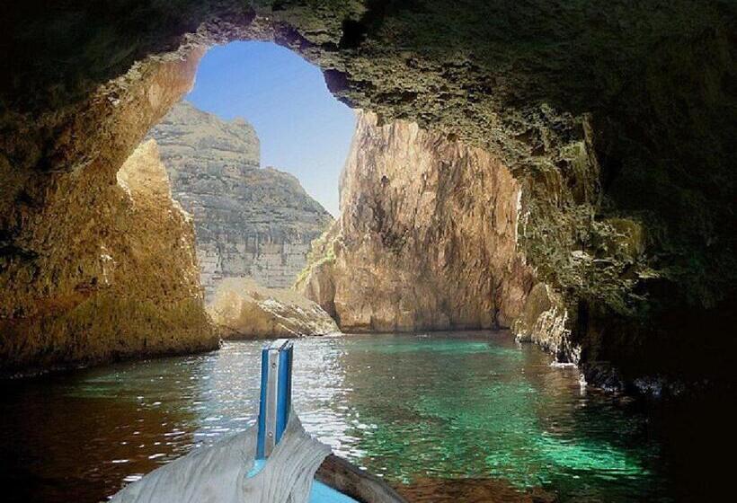 تختخواب و صبحانه Sunshine Court Budget