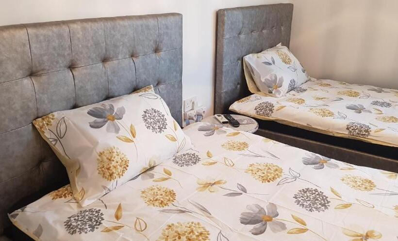 تختخواب و صبحانه Sunshine Court Budget