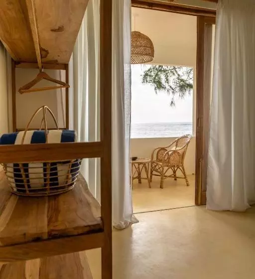 Hotelli Blue Waves Surf House   Beach