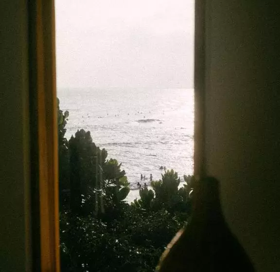 Hotelli Blue Waves Surf House   Beach