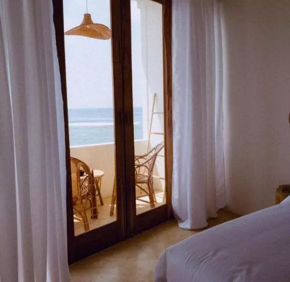 Hotelli Blue Waves Surf House   Beach