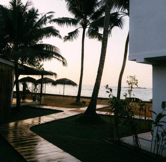 호텔 Blue Waves Surf House   Beach