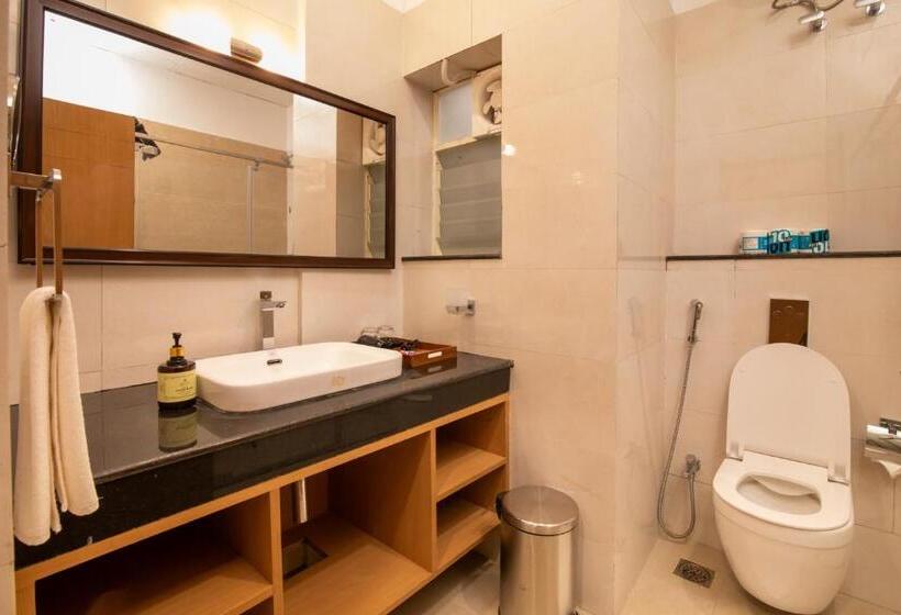 Отель Mayfair World Cup Village