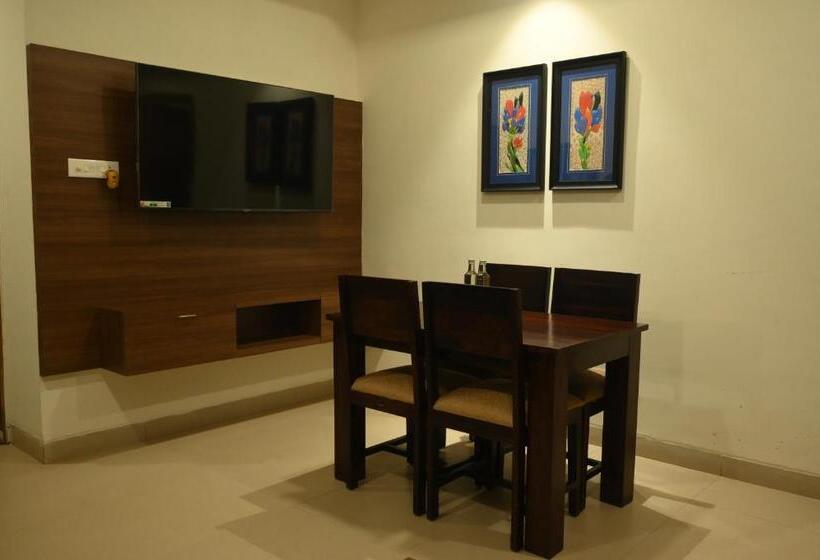 Отель Mayfair World Cup Village