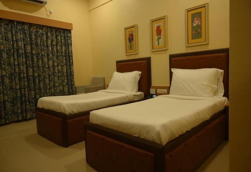 Отель Mayfair World Cup Village