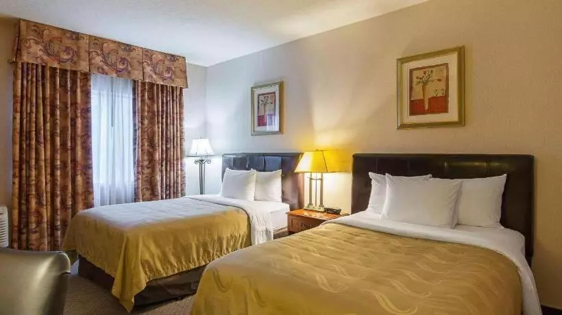 هتل Quality Inn Fresno Yosemite Airport