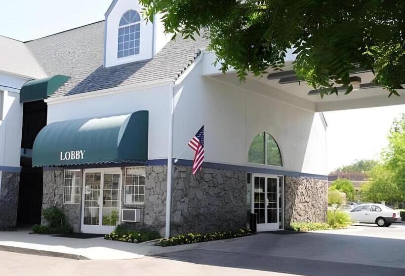 ホテル Quality Inn Fresno Yosemite Airport