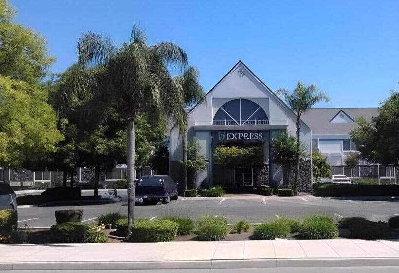 ホテル Quality Inn Fresno Yosemite Airport