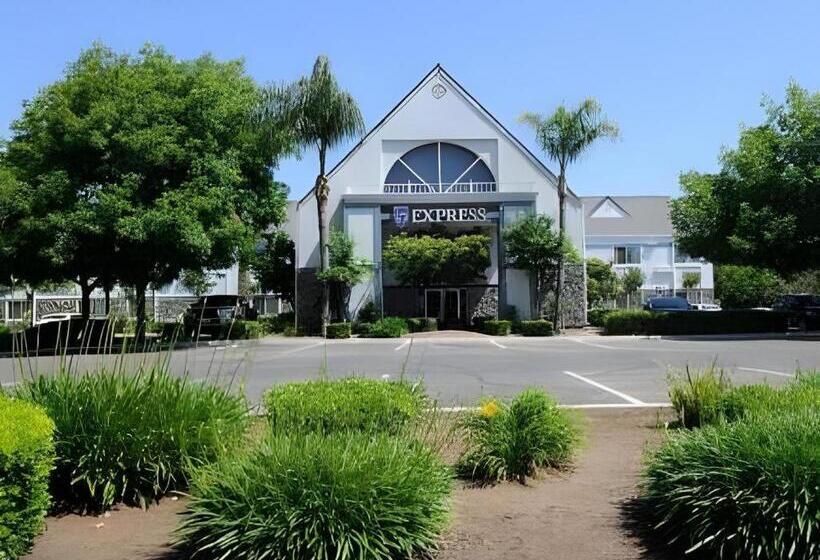 ホテル Quality Inn Fresno Yosemite Airport
