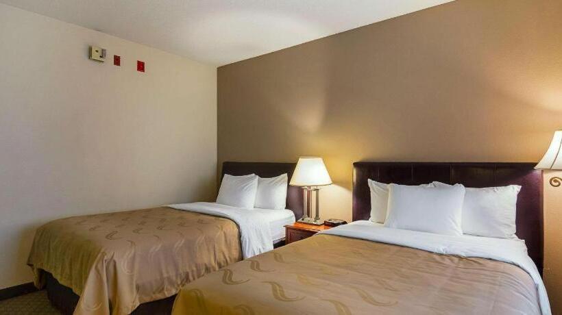 ホテル Quality Inn Fresno Yosemite Airport