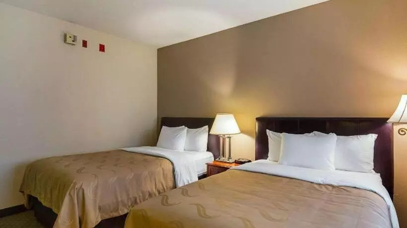 هتل Quality Inn Fresno Yosemite Airport