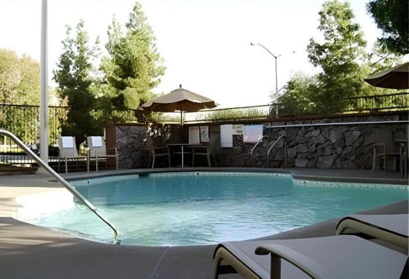 ホテル Quality Inn Fresno Yosemite Airport