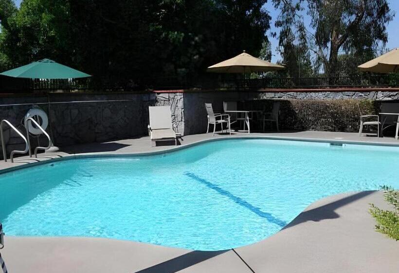 ホテル Quality Inn Fresno Yosemite Airport