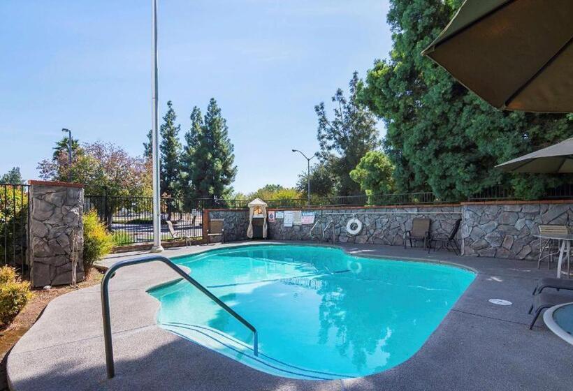 ホテル Quality Inn Fresno Yosemite Airport