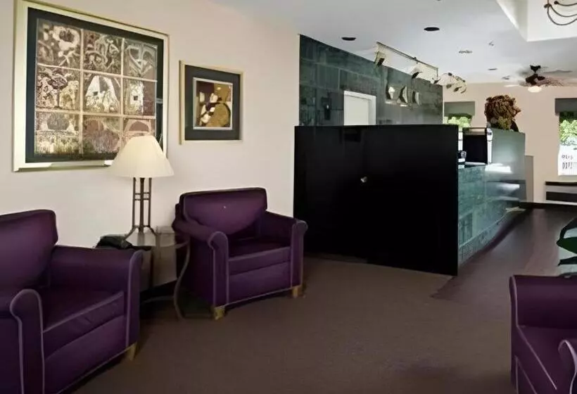 هتل Quality Inn Fresno Yosemite Airport