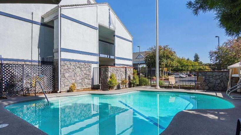 ホテル Quality Inn Fresno Yosemite Airport
