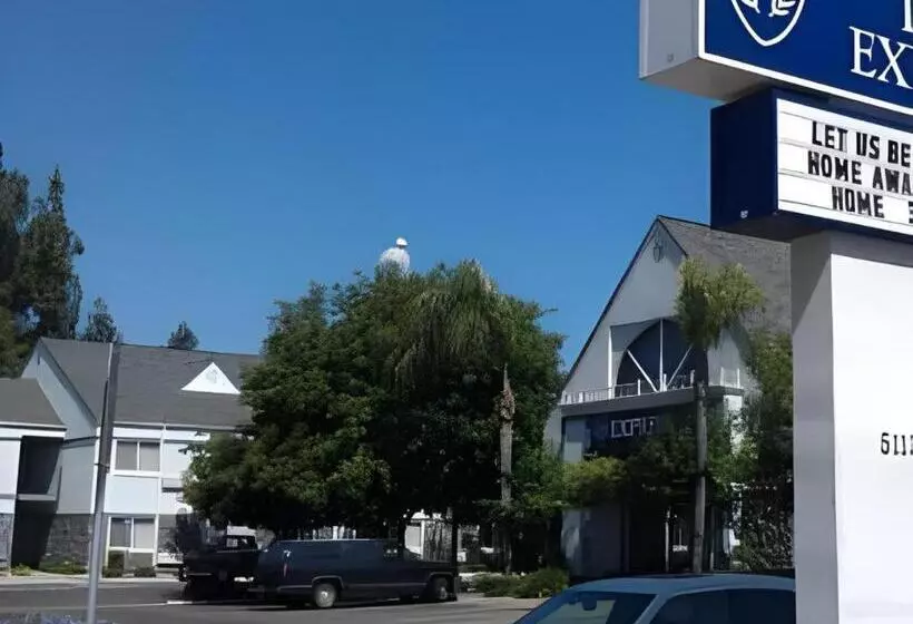 هتل Quality Inn Fresno Yosemite Airport