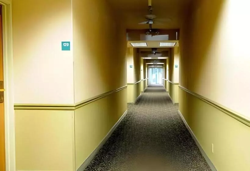 هتل Quality Inn Fresno Yosemite Airport