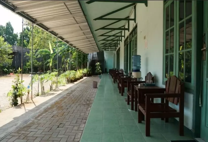 Hotelli Spot On 93611 Kost Pak Suyatno Syariah 2