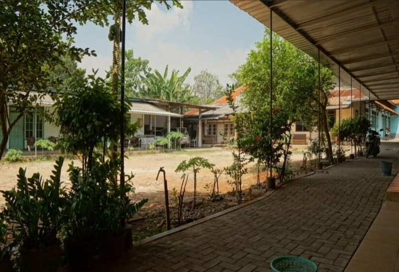 酒店 Spot On 93611 Kost Pak Suyatno Syariah 2