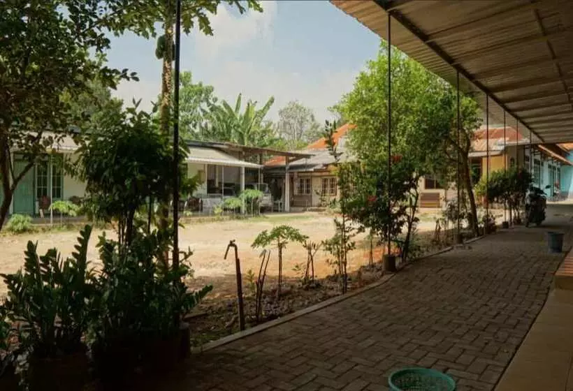 Hotelli Spot On 93611 Kost Pak Suyatno Syariah 2