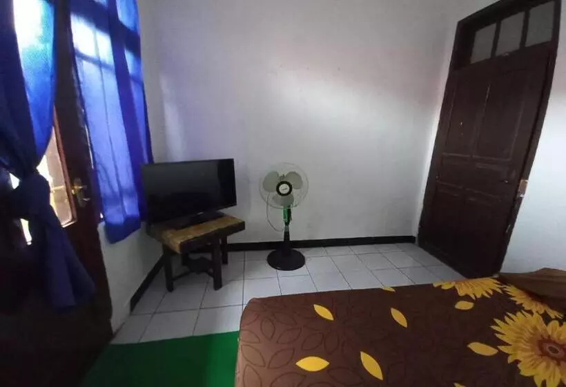 Hotelli Spot On 93655 Home Stay Syariah Habibie